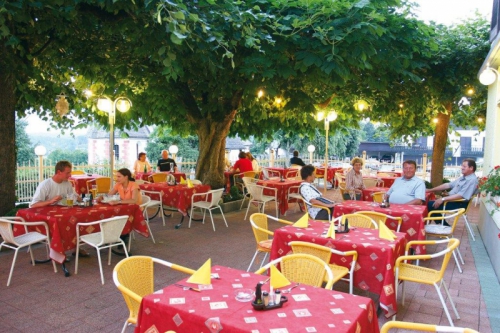 Hotel Marko Terrasse mit Blick nach Velden